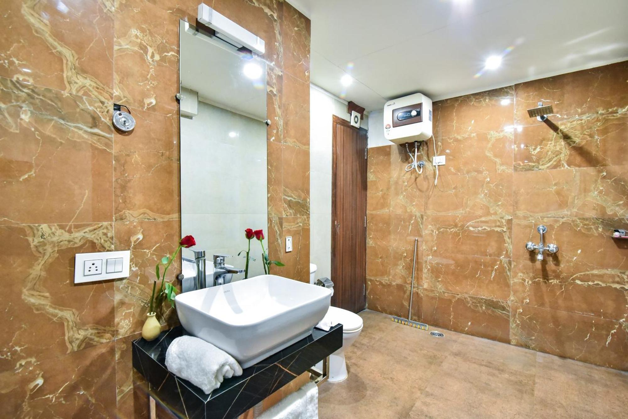 Hotel Pinaz Royale Amritsar Exterior foto