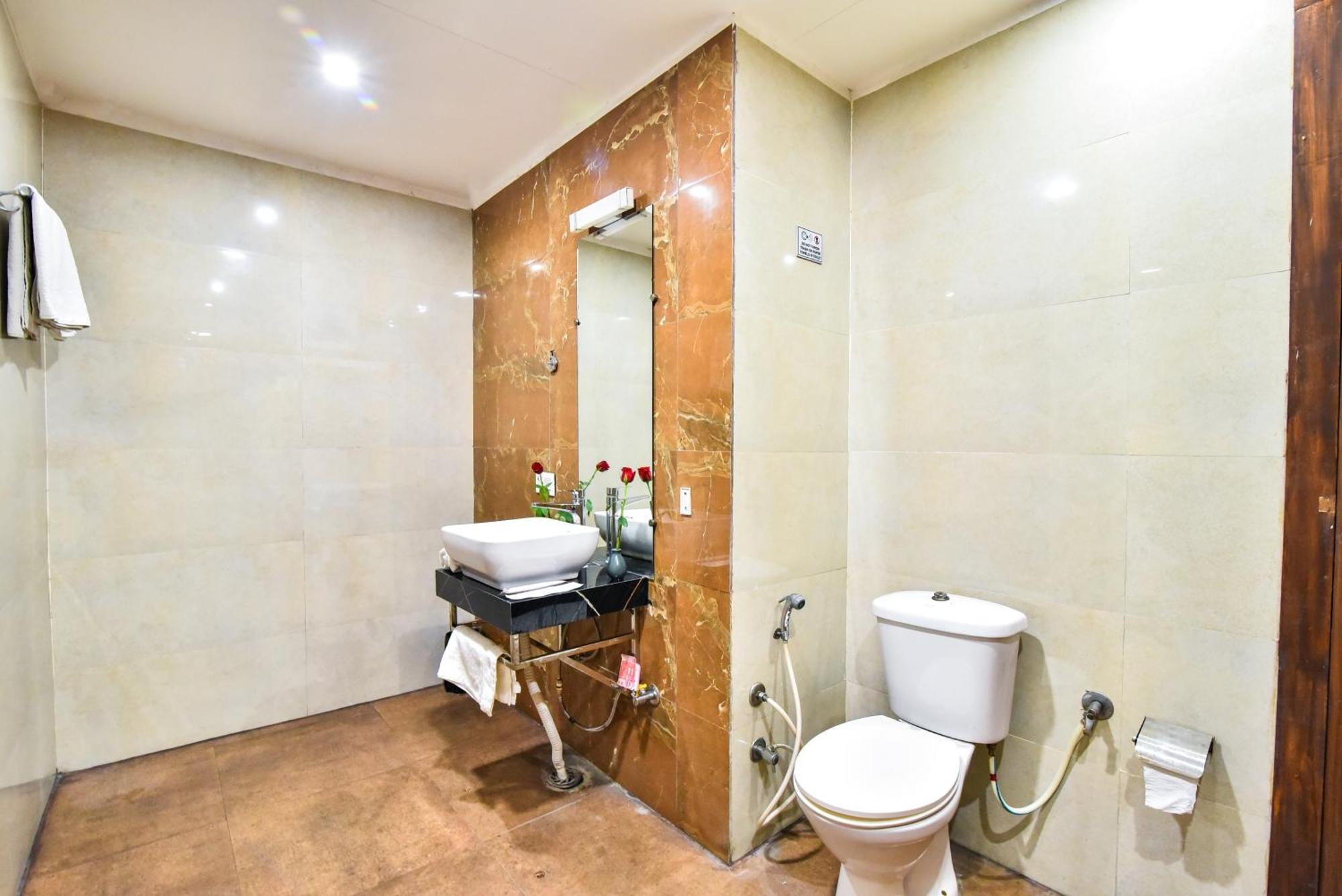 Hotel Pinaz Royale Amritsar Exterior foto