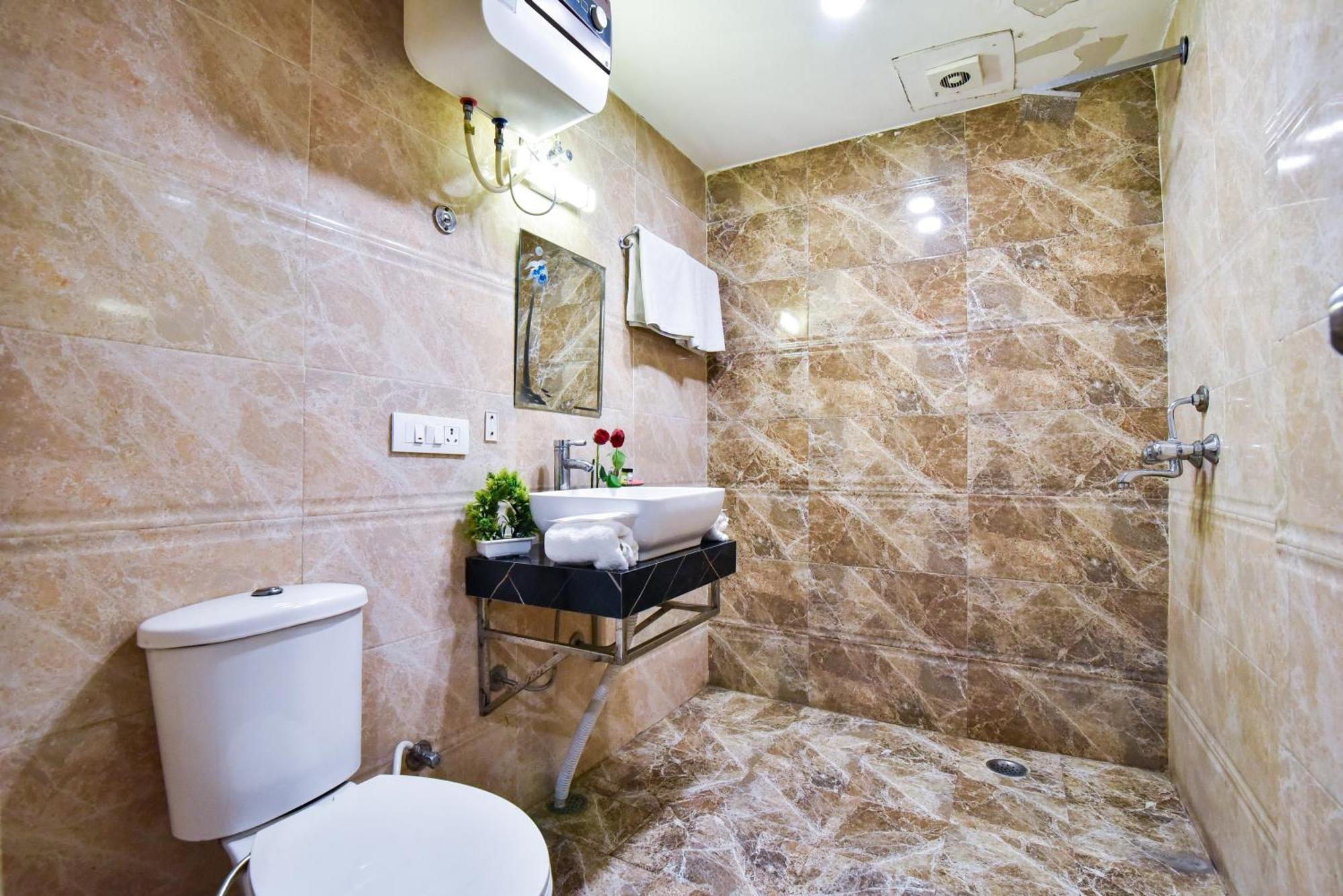 Hotel Pinaz Royale Amritsar Exterior foto