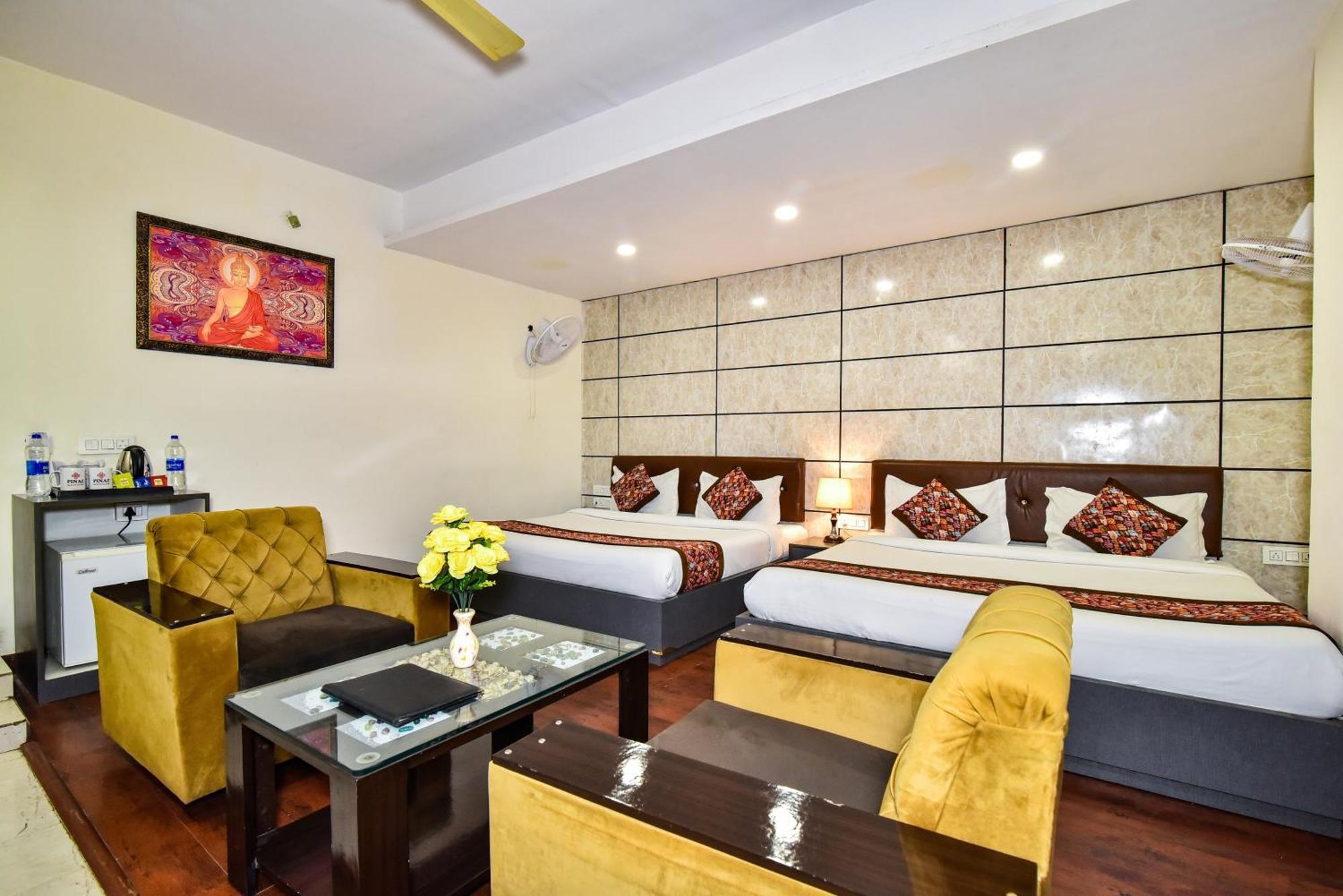Hotel Pinaz Royale Amritsar Exterior foto